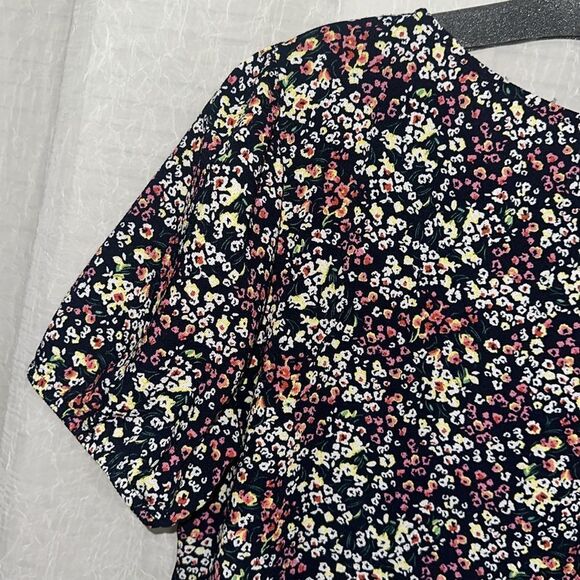 Anthro x W5 L Black Ditsy Floral Short Sleeve Peplum Wrinkle Resistant Top - Picture 7 of 9